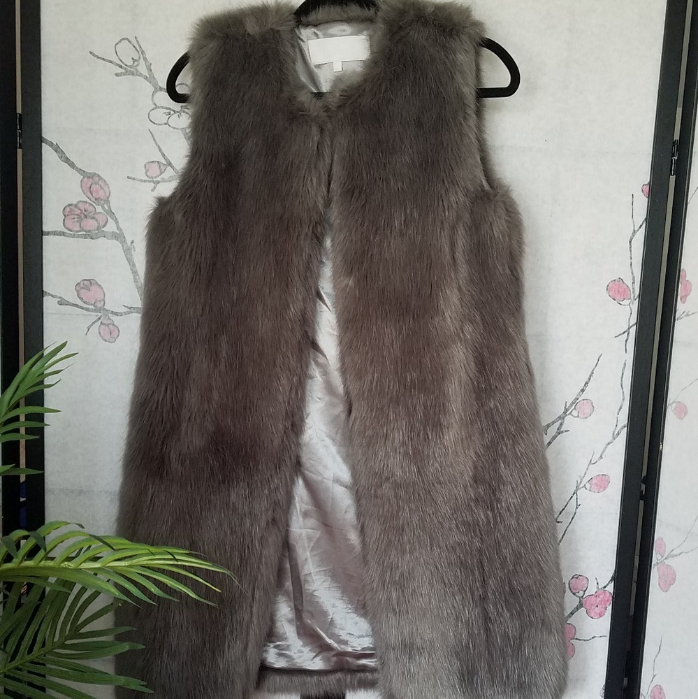 FAUX FUR Vest